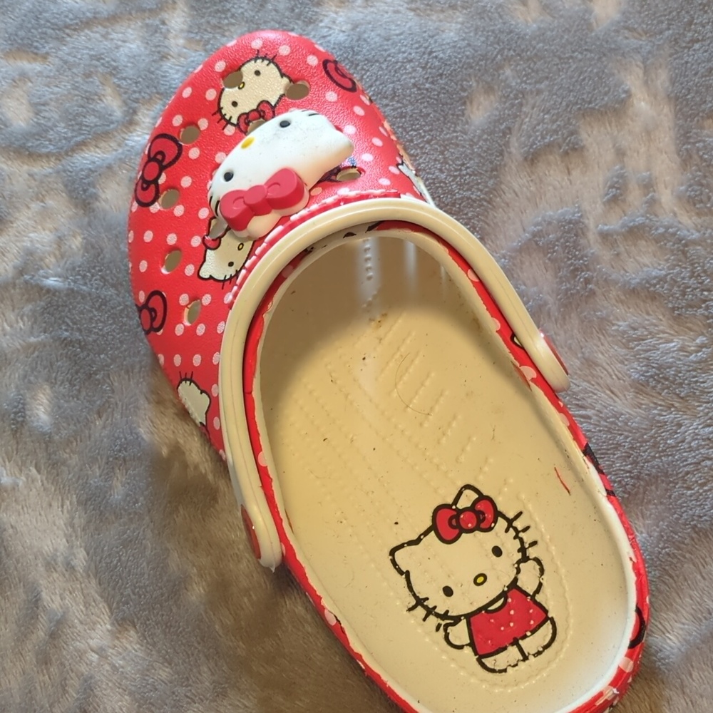 Hello Kitty Kids Slippers in Red and White